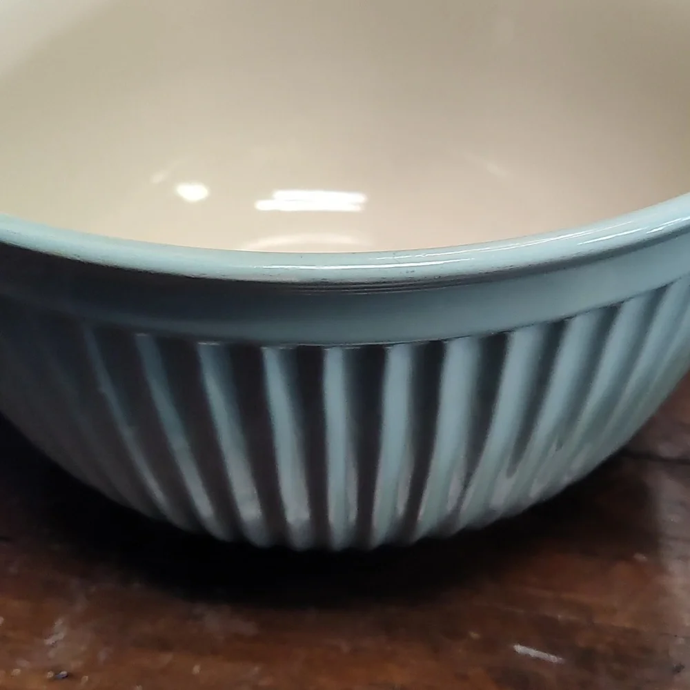 Williams Sonoma Ribbed Ceramic Bowl